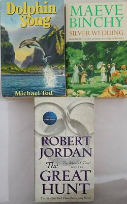 Dolphinsong, The Great Hunt: Book Two Of The Wheel Of Time's , Silver Wedding :- Pack Of 3 Books